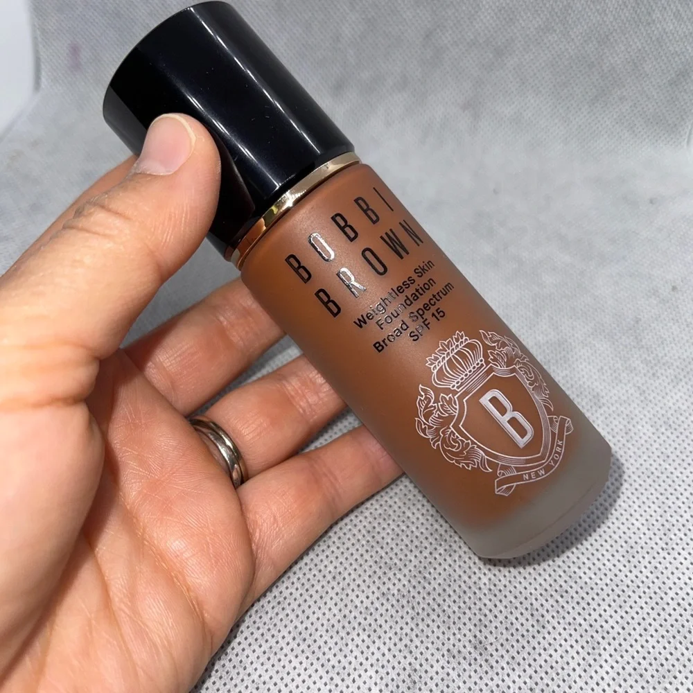Bobbi Brown Weightless Skin Foundation - Warm Tan